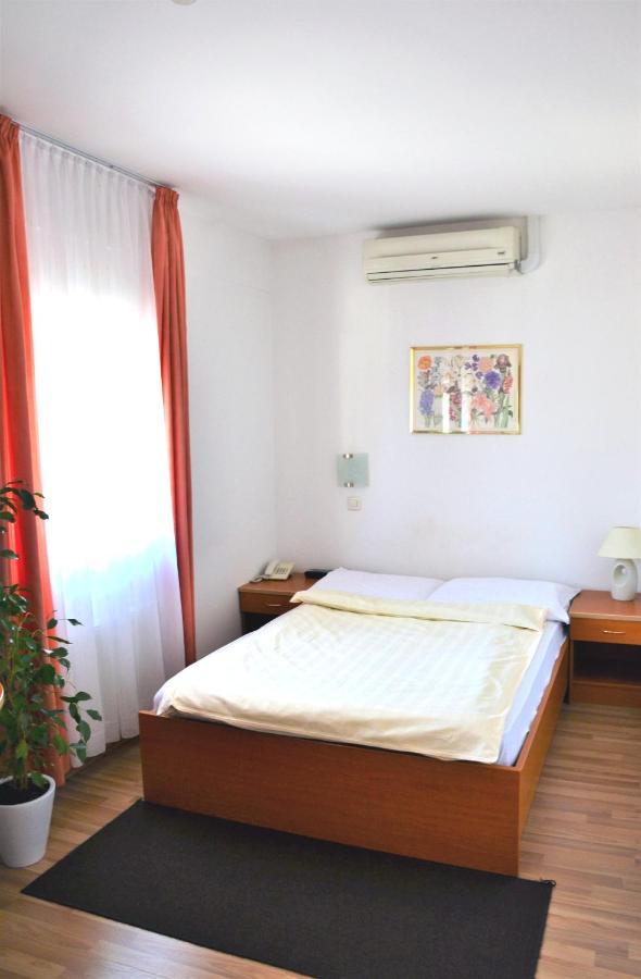 Guesthouse Bajc Vrhnika Εξωτερικό φωτογραφία